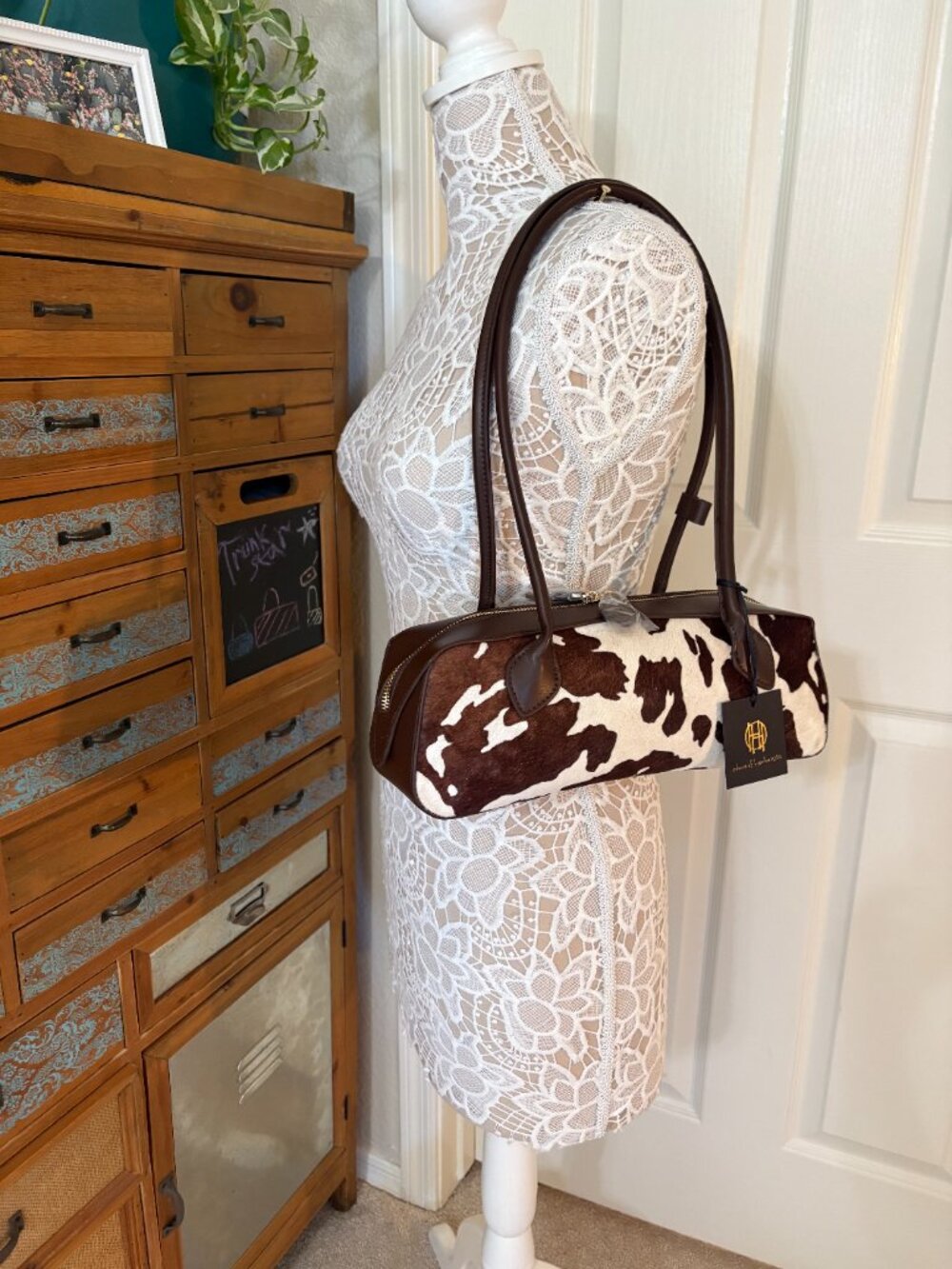 House of Harlow 1960 - Cow Print Barrel Shoulder Purse- Brown/White- NWT - Picture 2 of 12